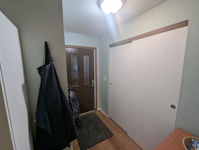 Building Photo - 2 bed/1 bath Crowhill condo on Douglas- Unfurnished