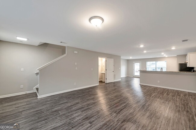 Building Photo - 320 Ashigan St