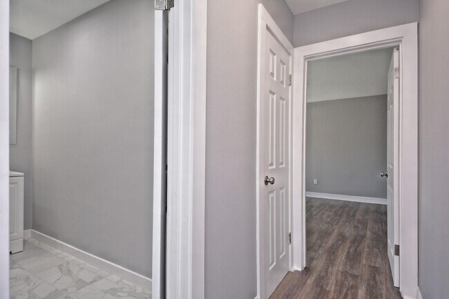 Building Photo - 3834 Rosedale St