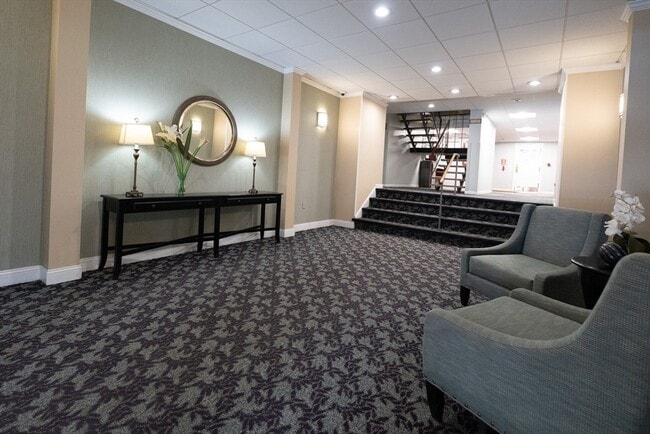 Building Photo - 44 Broadlawn Park