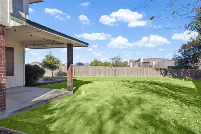Building Photo - 15721 Ecorio Dr