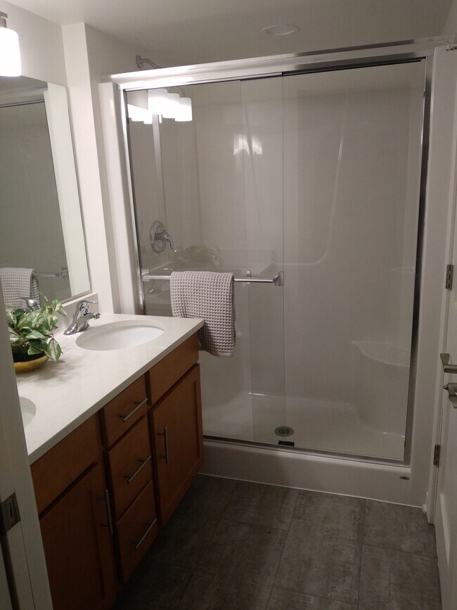 Building Photo - 2741 Hidden Dr