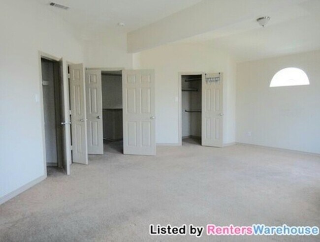 Building Photo - Beautiful Townhome in Euless!!
