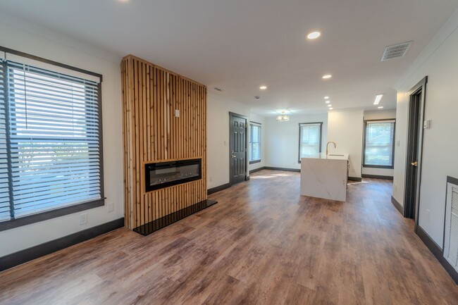 Building Photo - Welcome to Your Luxurious, Fully Renovated...