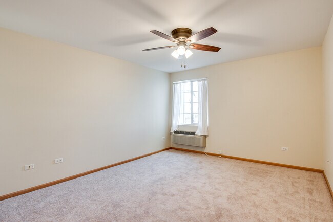 Building Photo - 1441 McClure Rd