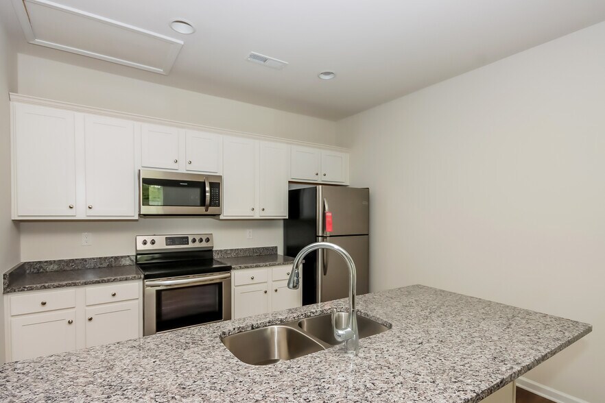 Building Photo - 196 Sharon School Rd