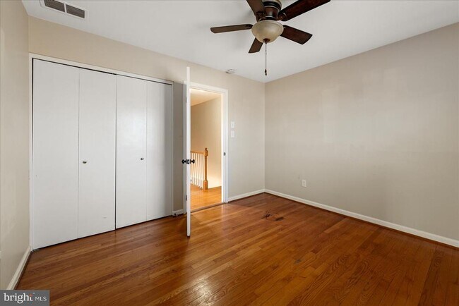 Building Photo - 641 W Country Club Dr