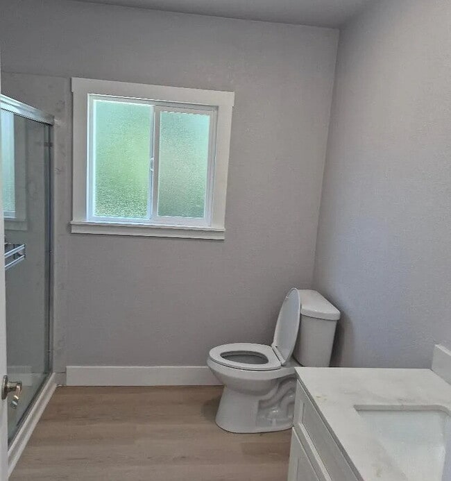 Building Photo - Fully Renovated Duplex in Tahoe Park