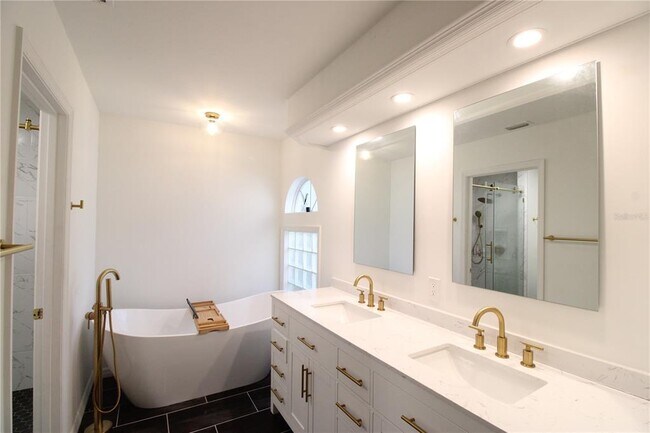 Building Photo - 5115 SW 105 Way