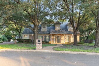 Building Photo - 207 Westlane Cir
