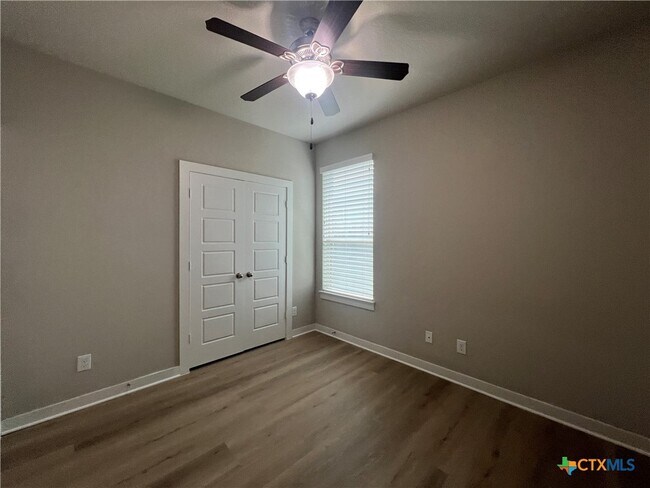 Building Photo - 1119 Creekside Orchard