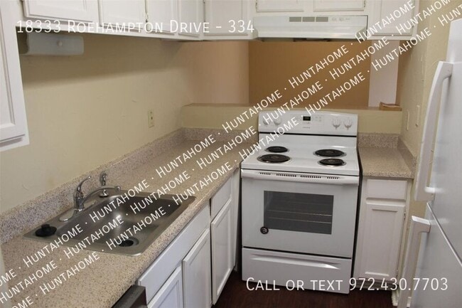 Building Photo - 18333 Roehampton Dr