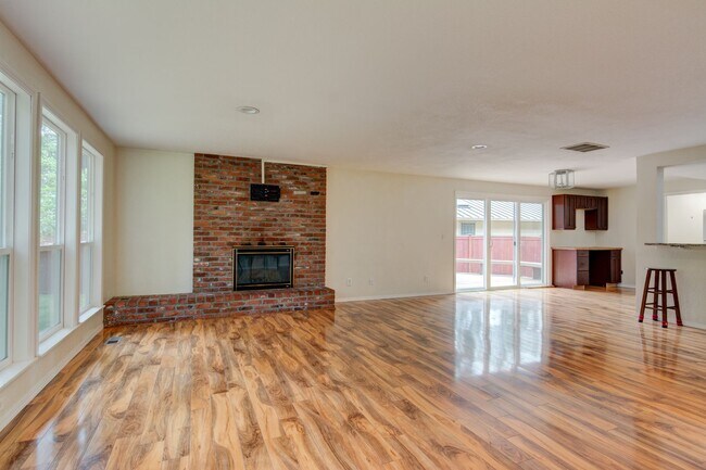 Building Photo - Newly Renovated 3 Bedroom in Oak Harbor