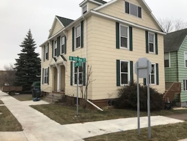 Building Photo - Duluth, MN - 4 Bedroom - 1 Bathroom - Close to UMD & CSS