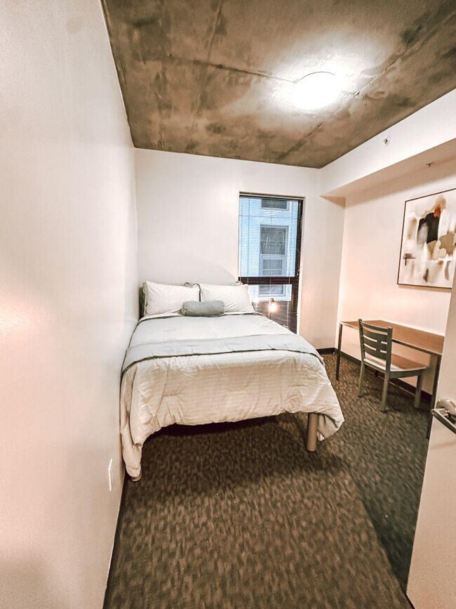 Building Photo - 1031 N Park Ave