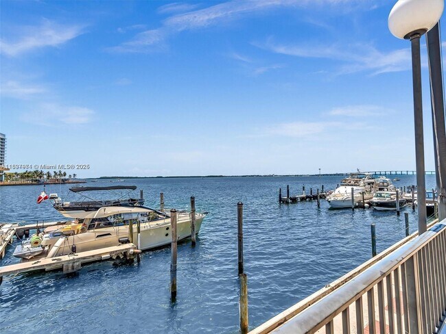 Building Photo - 801 Brickell Bay Dr