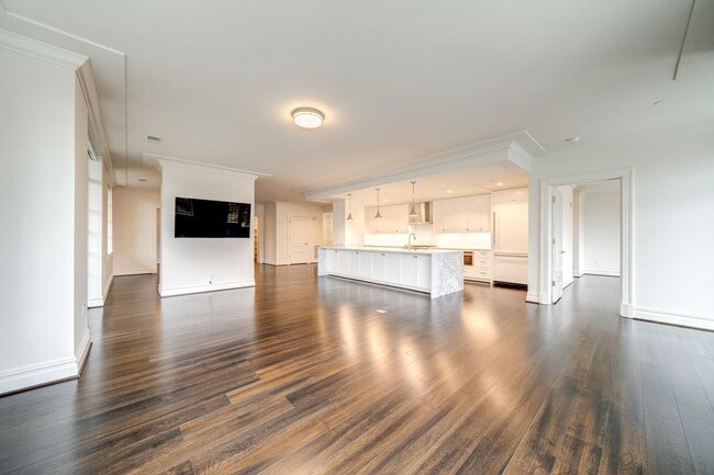 Building Photo - 6900 Fleetwood Rd