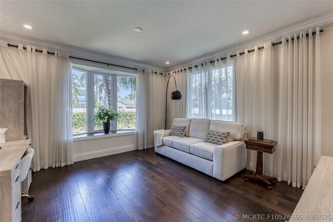 Building Photo - 524 Poinciana Dr
