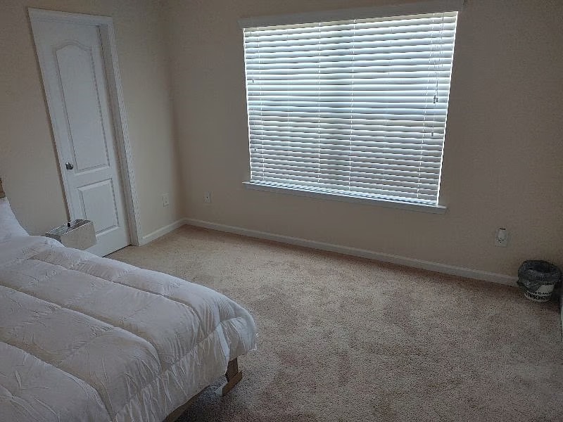 Building Photo - Room in House on Green Birch Dr