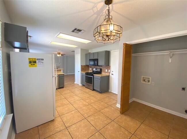 Building Photo - 2308 Wright Cir
