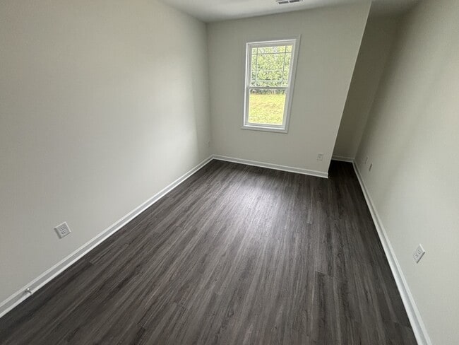 Building Photo - 608 S Blackmon St