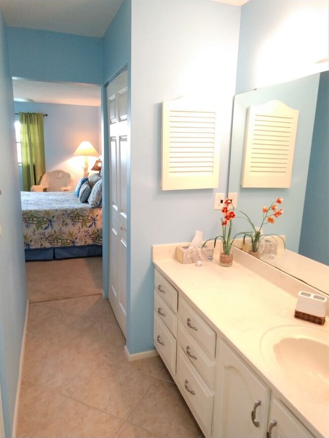 Building Photo - Seasonal Short-Term 2-Bedroom 2-Bathroom 2nd Floor Condo located at Mission Lakes!