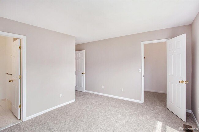 Building Photo - 3069 Talon Cir
