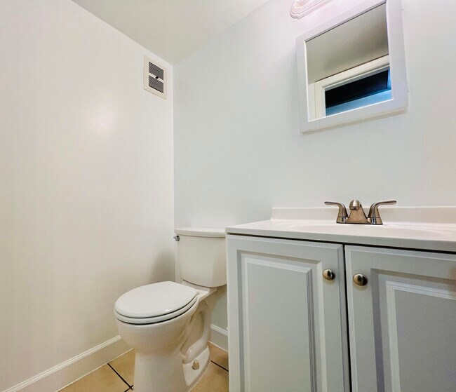 Building Photo - 300 Camden M