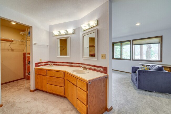 Building Photo - 902 Paiute Pl