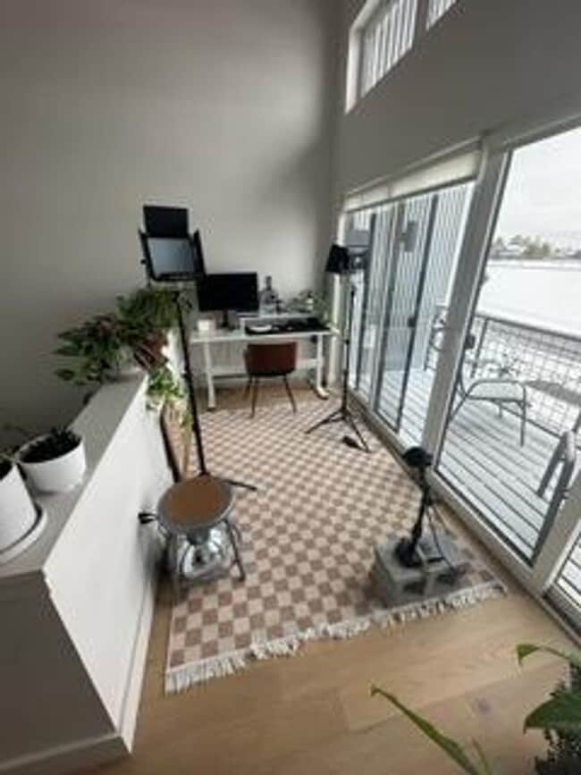 Building Photo - West End Three Bedroom with Modern Finishes