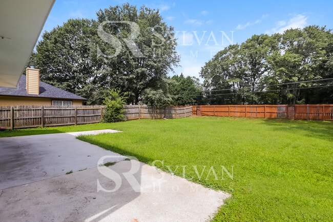 Building Photo - Discover the convenience of Lithonia living