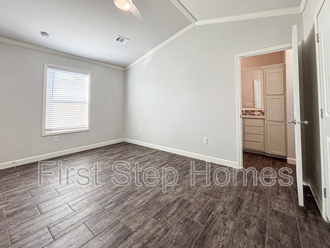 Building Photo - 121 Tres Cruces