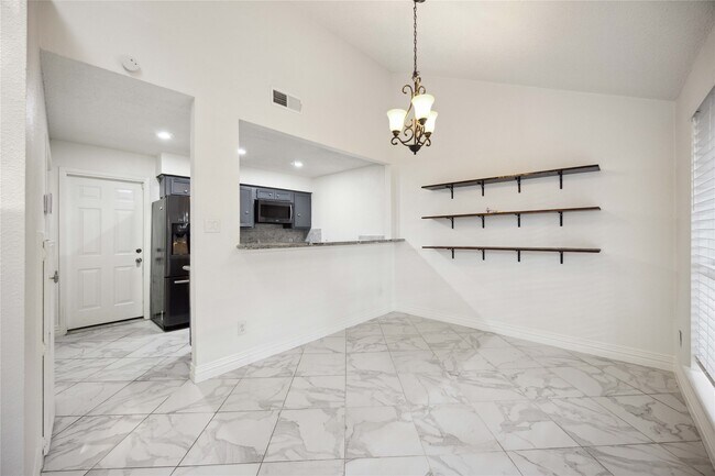 Building Photo - 13895 Hollowgreen Dr