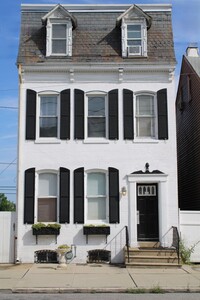 Building Photo - Spacious 2-Bedroom First Floor Apartment