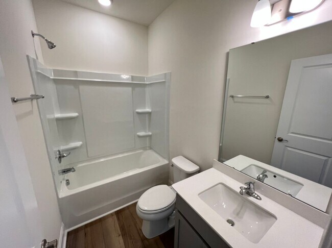 Building Photo - LIKE NEW 4 Bedroom Home w/ Ground Floor Be...