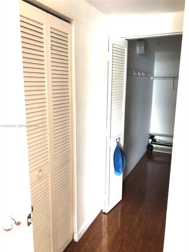 Building Photo - 701 Brickell Key Blvd