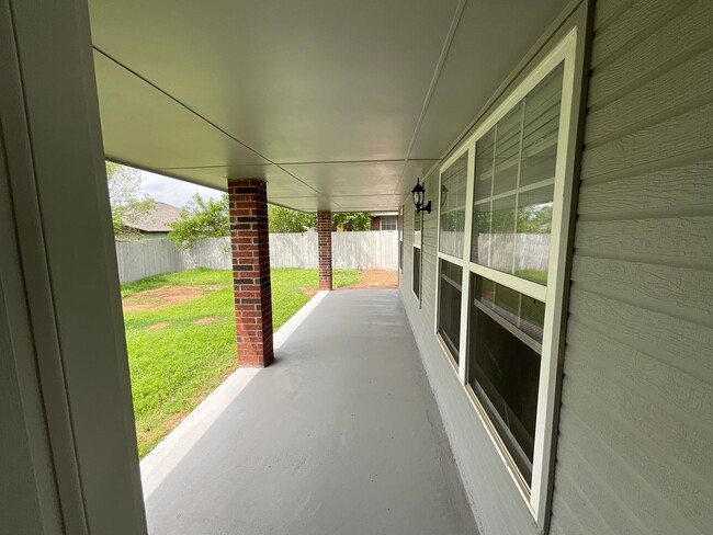 Building Photo - 2321 Berry Ln