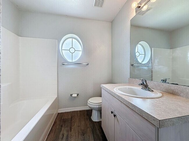 Building Photo - Great Home in Village 7 Poinciana