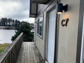 Building Photo - 1820 Larch Street C7