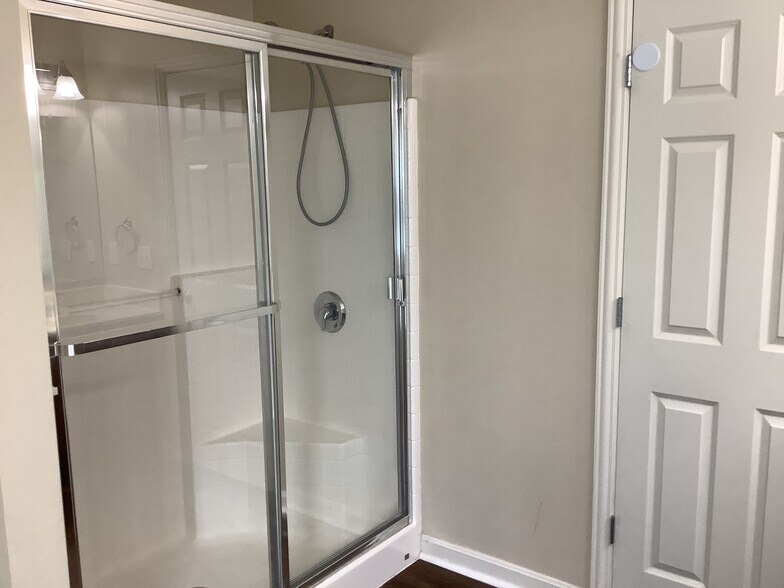 Building Photo - 924 Fresno St