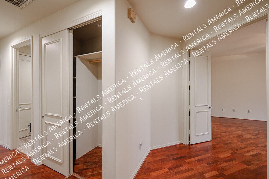 Building Photo - 7402 Hum Rd