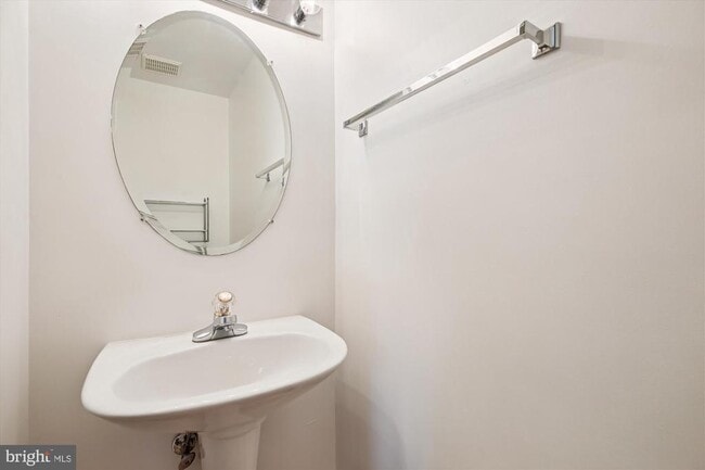 Building Photo - 502 Lawson Way