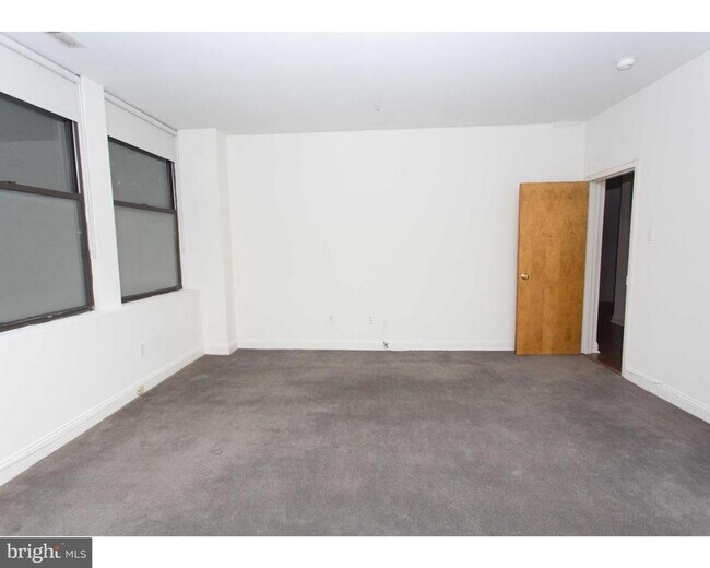 Building Photo - 220 S 16th St