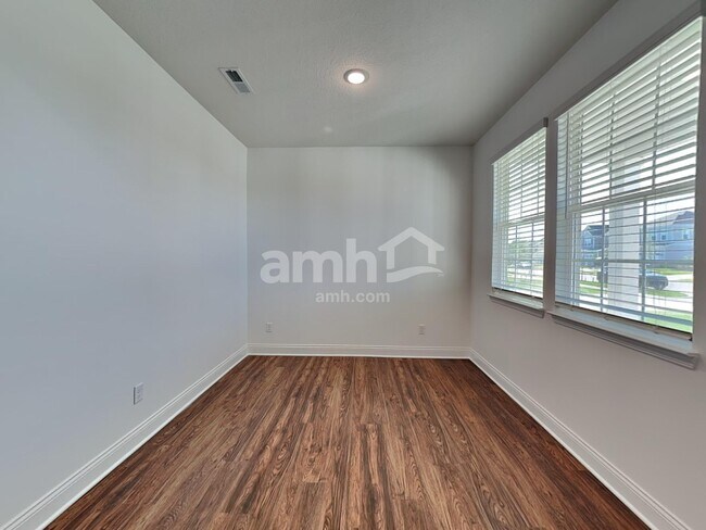 Building Photo - 8300 Northpoint Dr