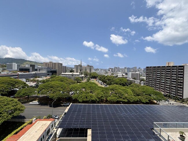 Building Photo - 1212 Punahou St