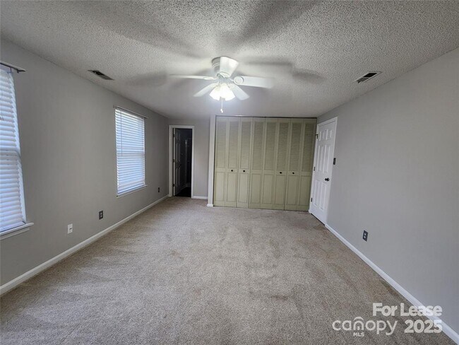 Building Photo - 10913 Magenta Ln