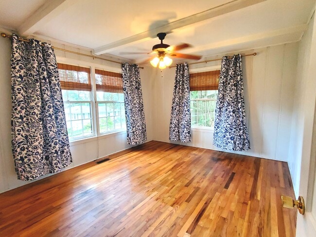 Building Photo - 829 Texas Ave