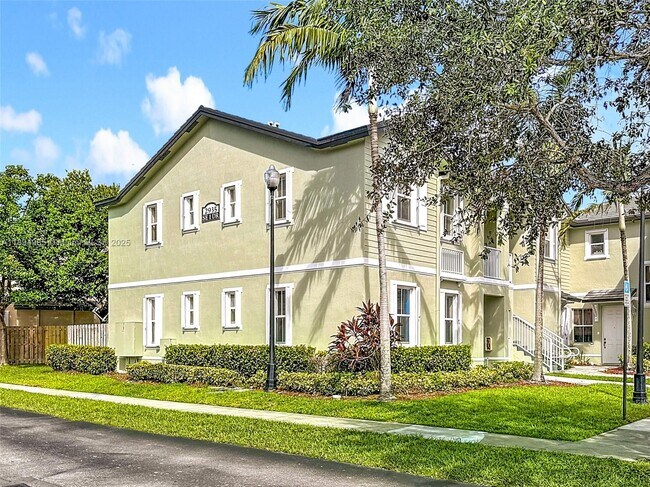 Building Photo - 2935 SE 1st Dr