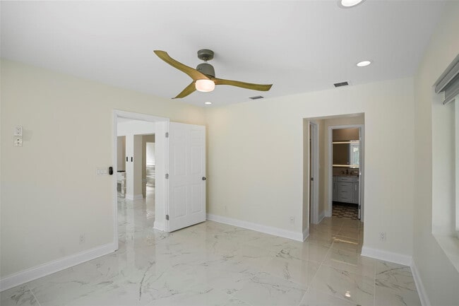 Building Photo - 2116 SE 18th St