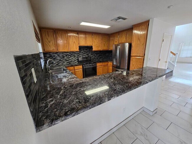 Building Photo - Bright & Spacious Woodland Home with Functional Layout 3 bed/2.5 bath